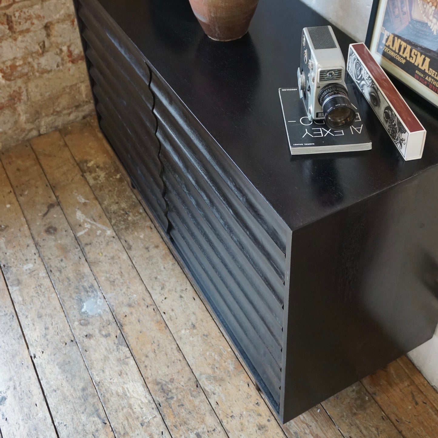 Daria Solid Mango Wood 2 Door Sideboard Black