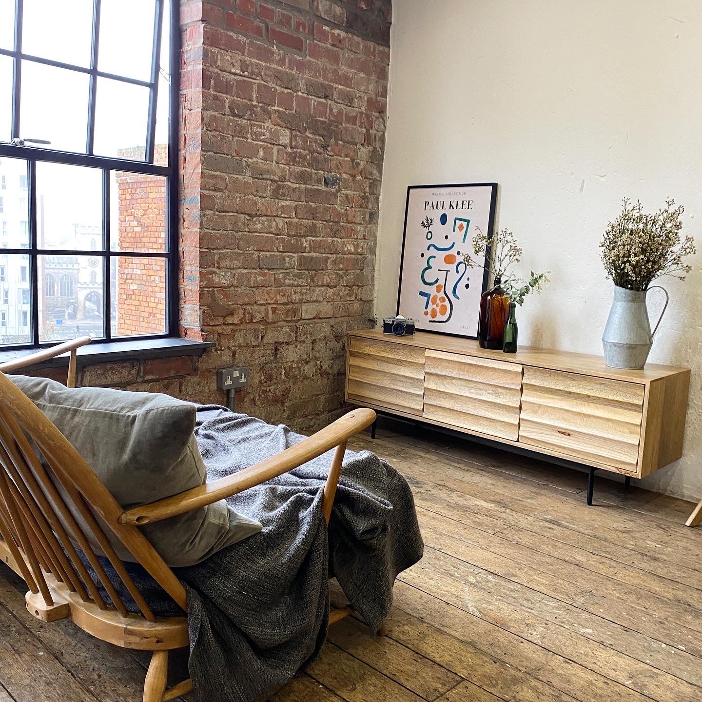 Daria Solid Mango Wood TV Stand Natural