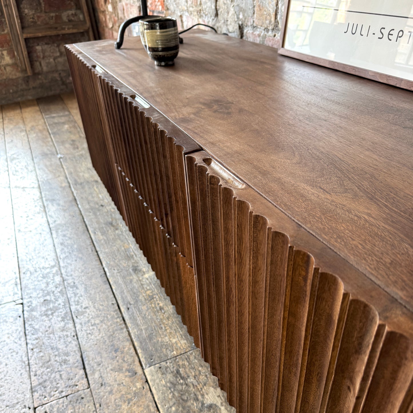 Arlo Solid Mango Wood 2 Door 2 Drawer TV Unit in Walnut