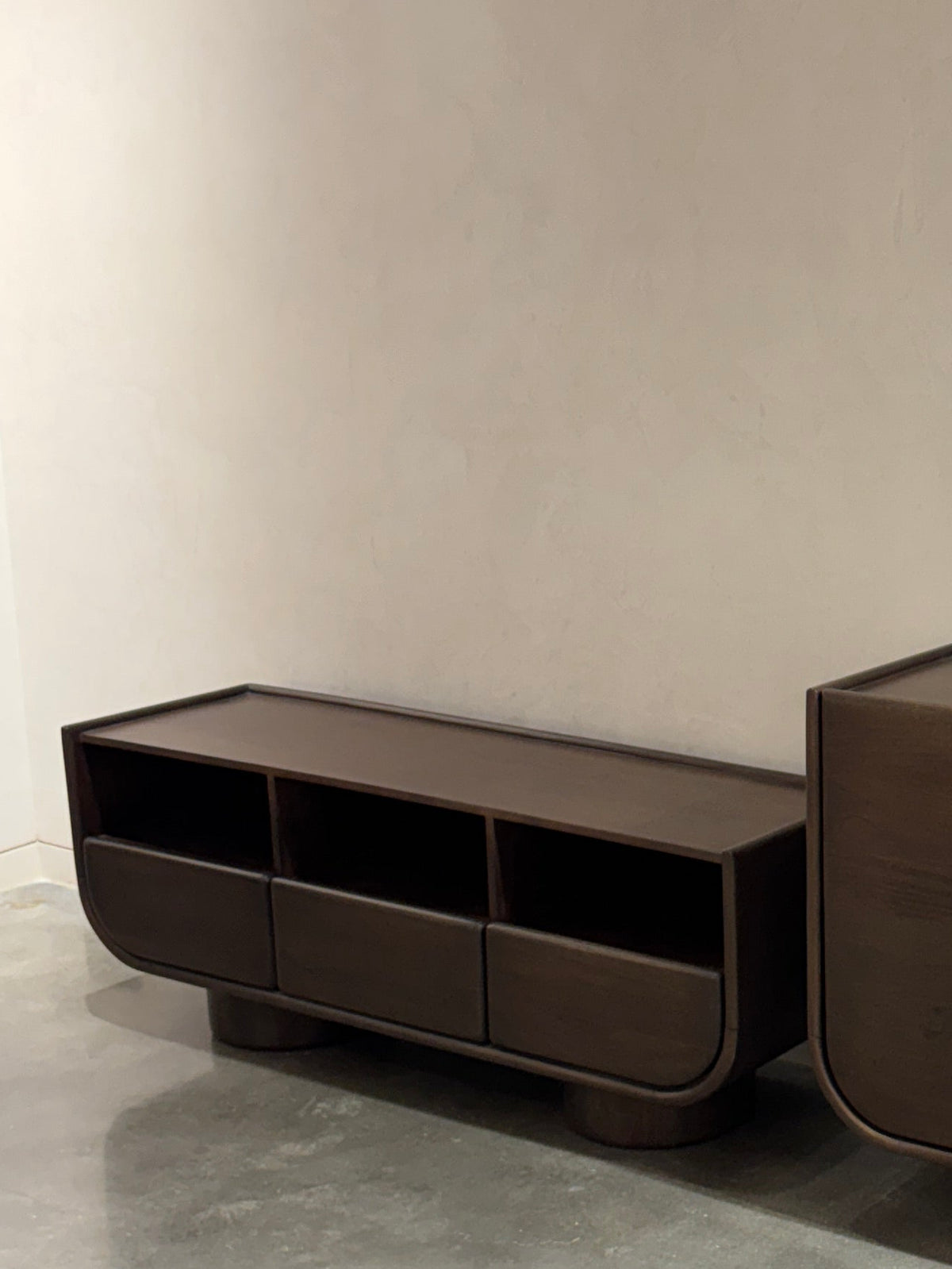 Sofia Solid Mango Wood TV Stand in Walnut (140cm)