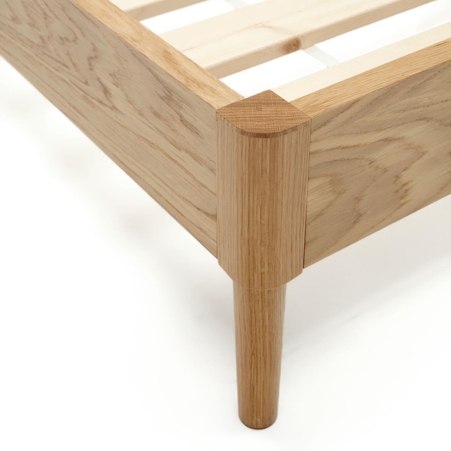 Lenon Queen Size Bed in Oak