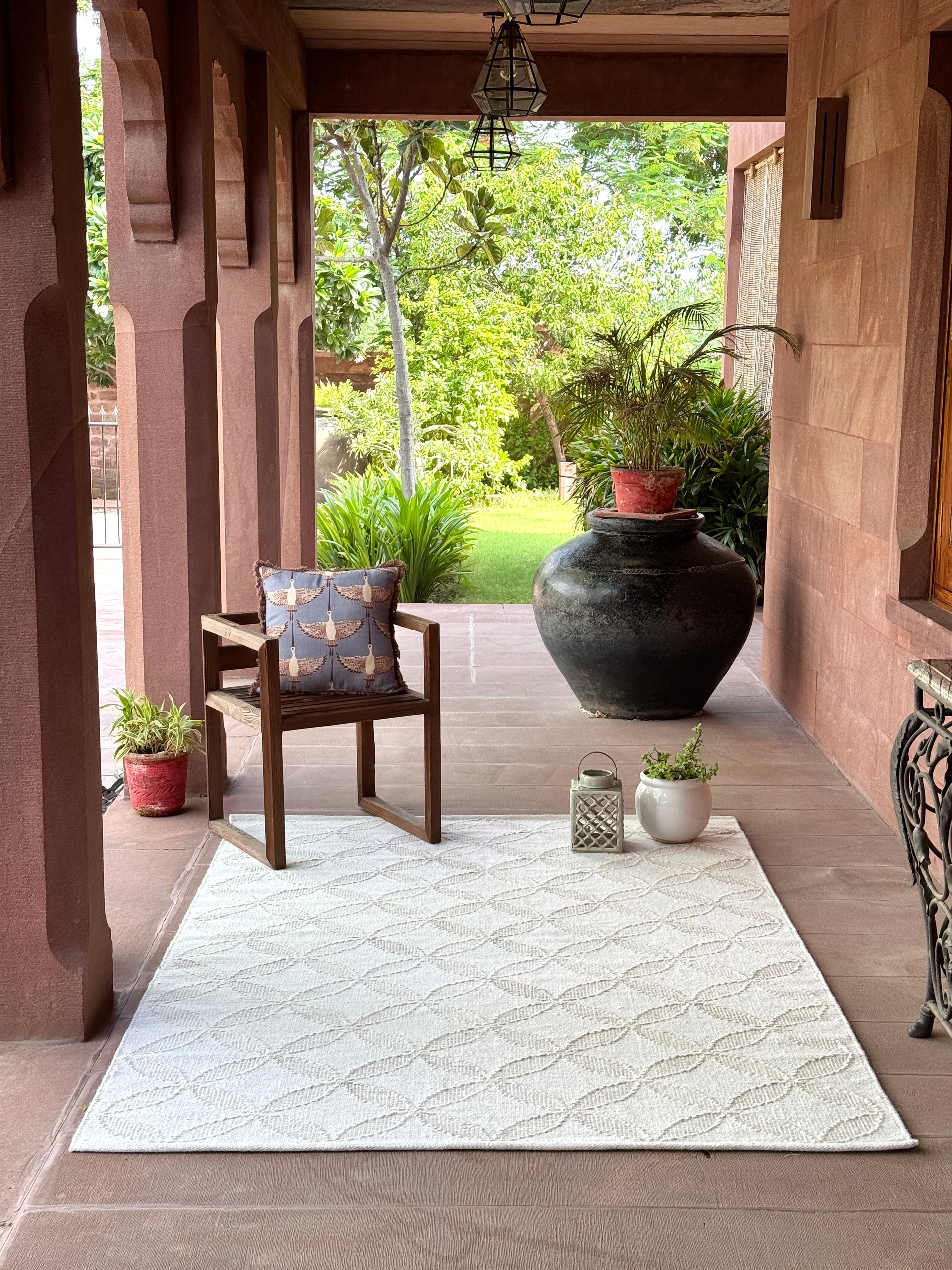 Kincaid Handwoven Flat Weave Wool Rug in Ivory & Beige (2 Sizes)
