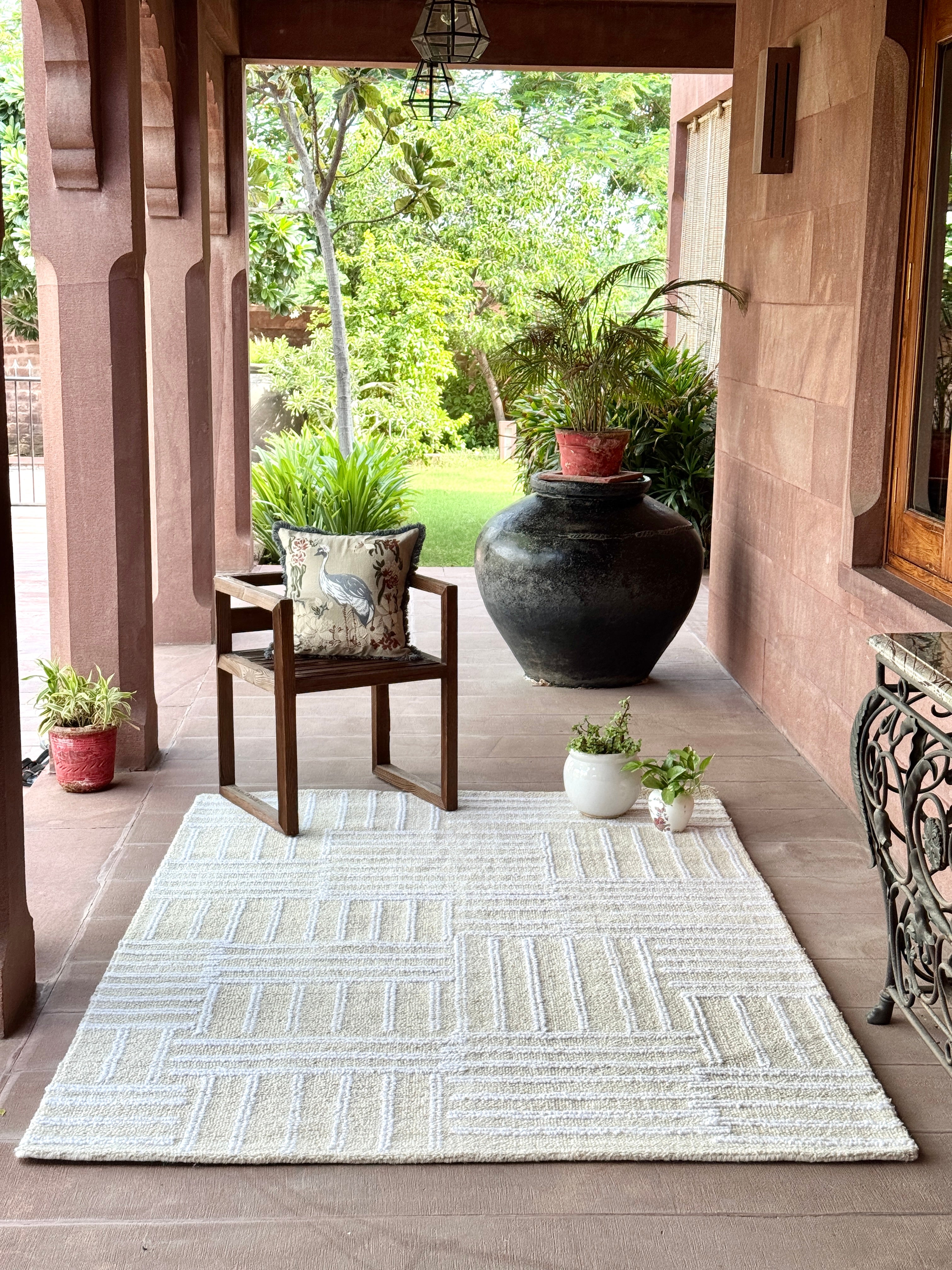 Kubusi Hand Tufted Wool Rug in Ivory (2 Sizes)