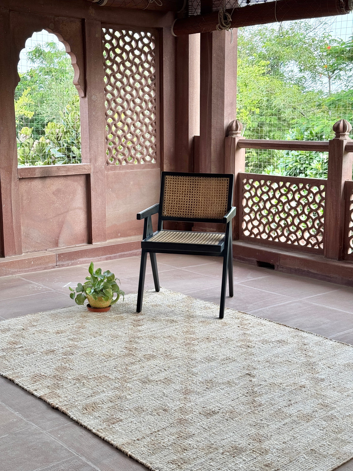 Moeta Handwoven Flat Weave Punja Kelim Jute Rug in Ivory & Natural (2 Sizes)