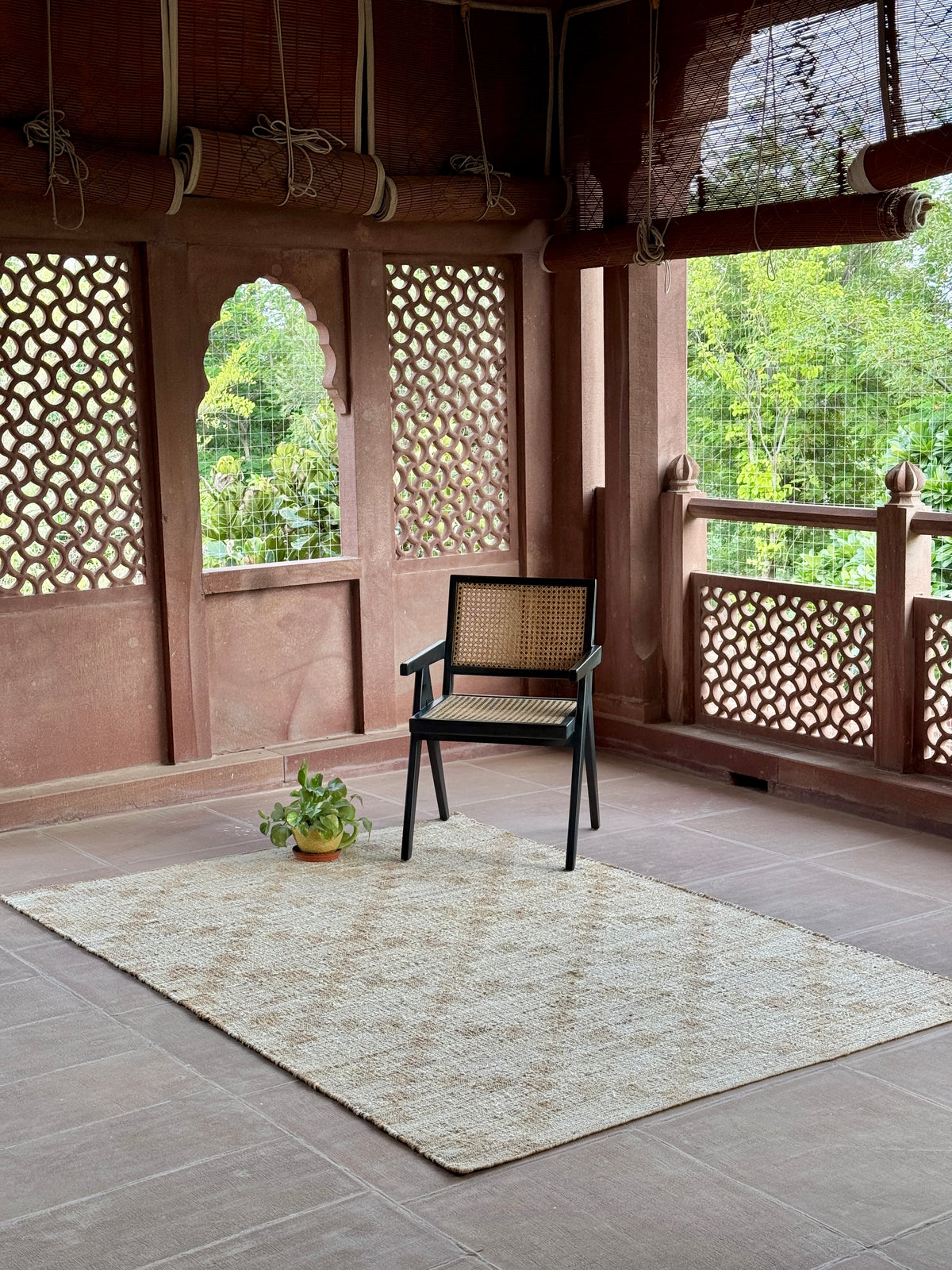 Moeta Handwoven Flat Weave Punja Kelim Jute Rug in Ivory & Natural (2 Sizes)
