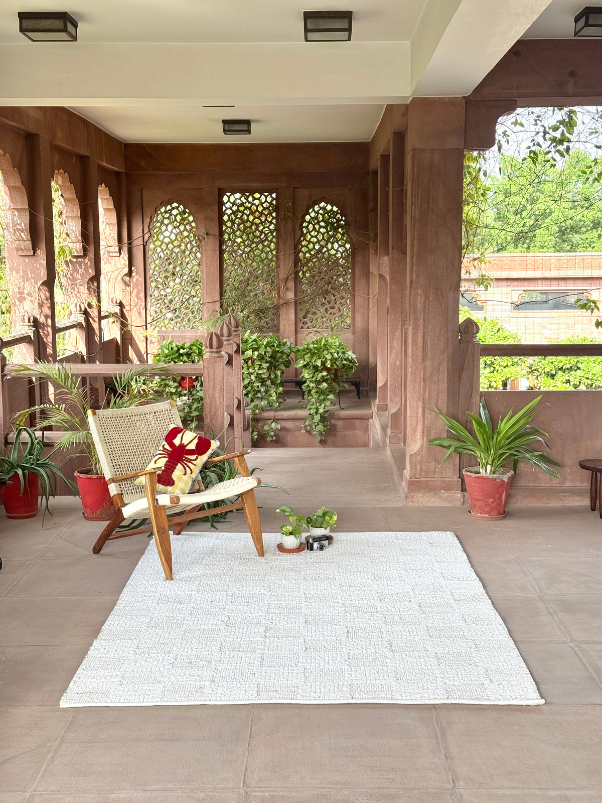Horezu Handwoven Flat Weave Wool & Jute Rug in Natural & Ivory (2 Sizes)