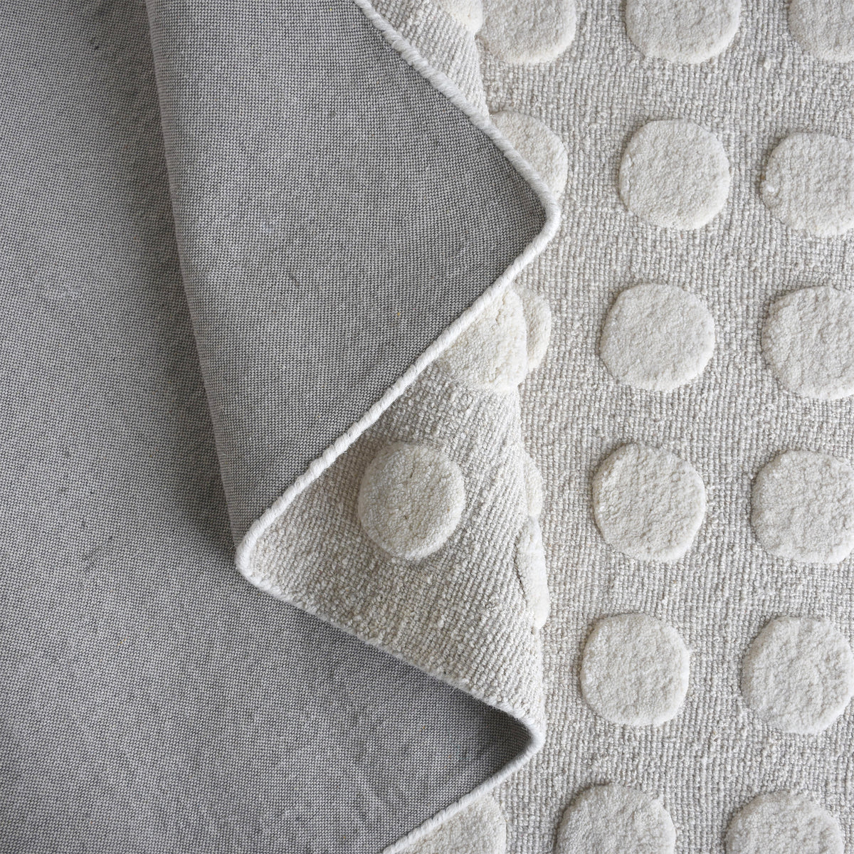 Piata II Handwoven Over-Tufted Wool Rug in Ivory (2 Sizes)