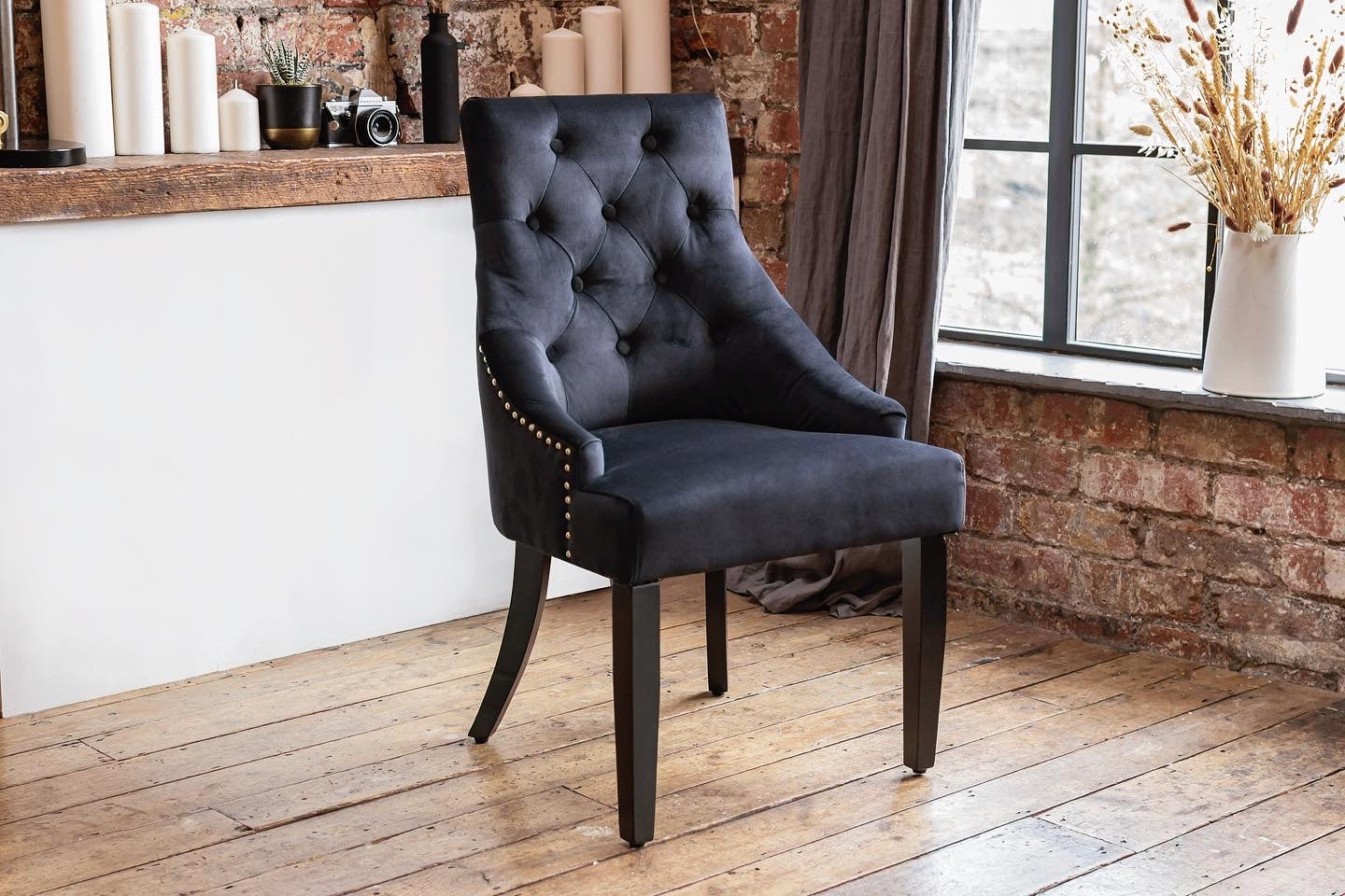 Selina Dining Set with 4 Portia Dining Chairs in Black